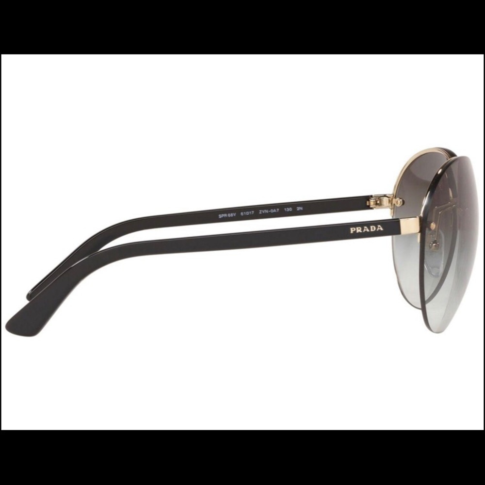 Women’s Prada Sunglasses Great Condition!!